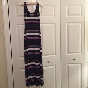Long sleeveless multicolor striped dress